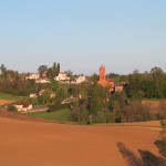 La Village surplombé par le quartier Prats Vidal.jpg